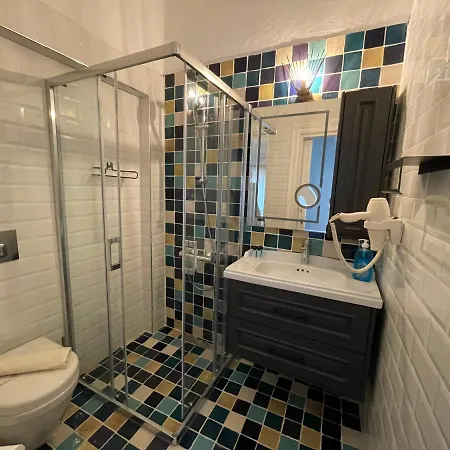 Dora Hotel *