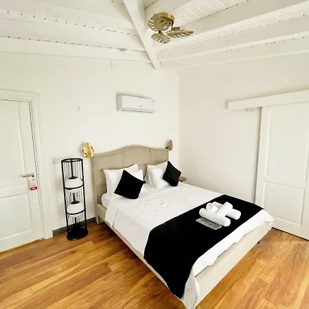 Dora Hotel *